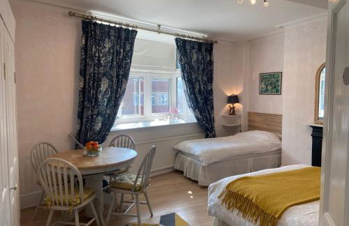 Deluxe Three Bed BnB in Henley-on-Thames near Station River & Town Centre - Foto 1