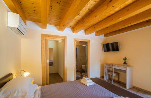 LUXURY VILLA ON SPACIOUS PRIVATE PROPERTY - Photo 36