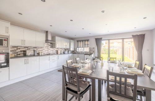 Spacious 4 Bed - Near Uxbridge, Heathrow & PARKING - By Tempstay - Foto 9