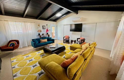 Mid-Century Modern Home w/Pool & Hot Tub - Foto 33