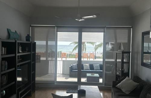 Luxury Ocean Front Condo on Millionaires Row - Photo 2