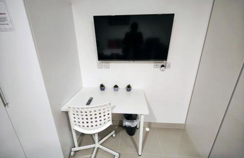 Luxurious 3 bed Ensuites & kitchenettes Nr LGI Hospital & Uni - Free 5G WIFI & Netflix Short Stays - Contractors Free Parking - Foto 7