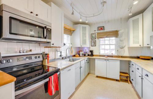 Unwind Fireside and Walk to Dtwn! Tyron Retreat - Foto 7