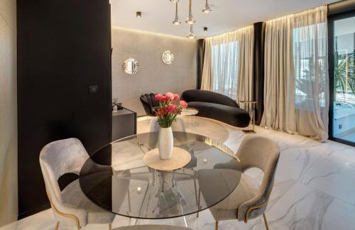Posh Residence Luxury Suites - Photo 2