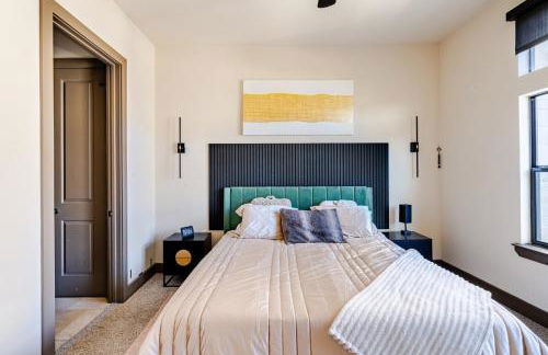 Galleria King Luxury Suite - Walk to Mall - Pool View - Foto 5