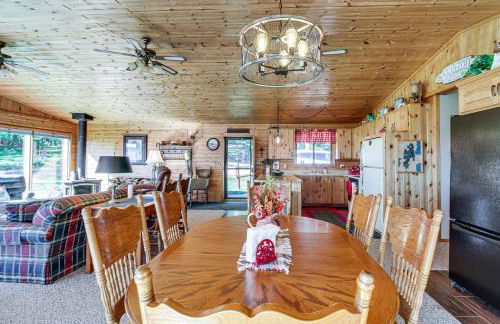 Lakefront Hackensack Cabin with Patio and Grill! - Foto 9