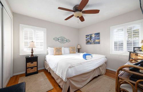 Walk to the Beach Private Backyard and Fire Pit - Foto 23