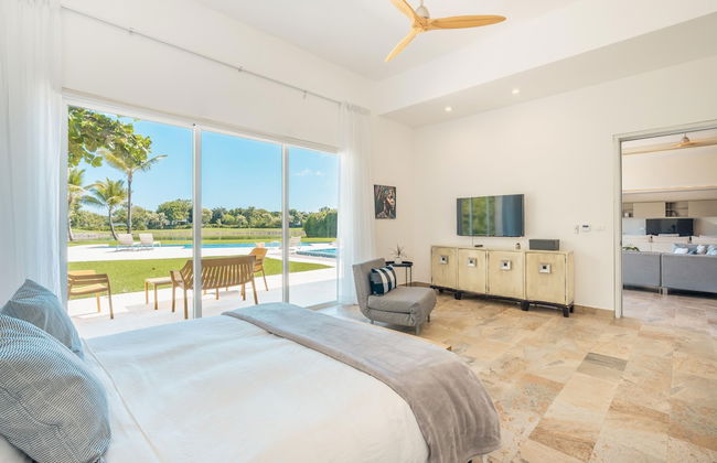 Spacious Villa w Pool Garden Views - Photo 30