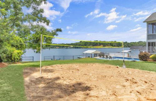 Lakefront Getaway with Dock Pool Sunset Games - Foto 6