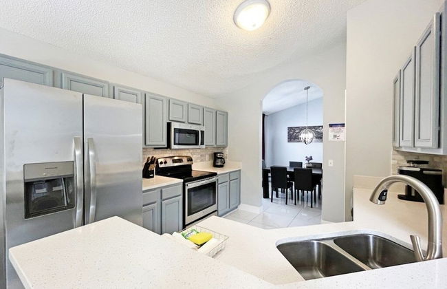 Madiera Magic 5 Bedroom Home by RedAwning - Photo 16