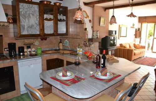 The Flowers' House - Photo 29