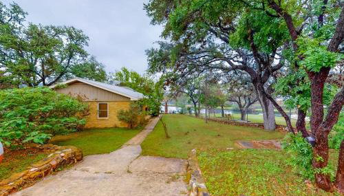 Wonderful Lakefront Home with Yard, Water Views, Central AC, WiFi, Private W/D - Foto 1