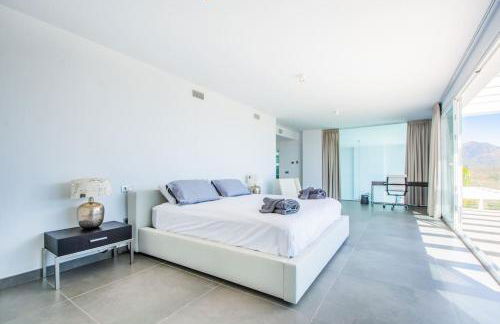 weforyou Exclusive Villa Mairena Private Pool BBQ & Views - Photo 18