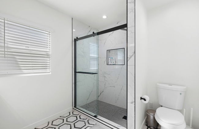 Not Affected by the Fire/spacious Modern Retreat w Luxury Amenities & Style - Foto 39