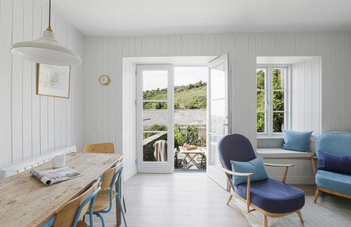 Coastguard Cottage - set in an elevated position with fabulous views overlooking Portloe - Photo 3