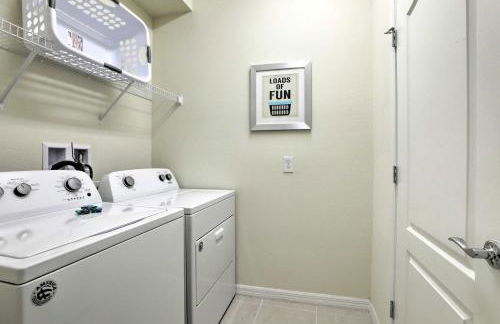 New Upscale 8BR Kissimmee Retreat with Private Pool, Spa & Resort Amenities - 7 Mi to Disney! - Foto 77