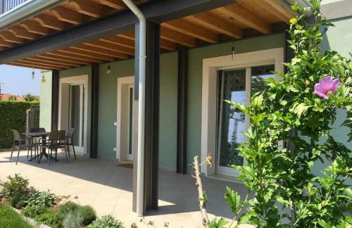 Casa con ampio terrazzo, vista lago e giardino - Foto 61