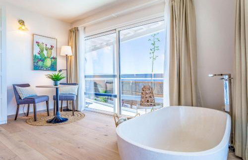 Boutique Beach Villa by Lanzarote Retreats - Private Pool - 1 min walk to Sea Pool - Photo 32