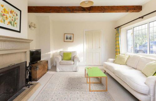 Spacious Coastal Family Home Sleeps 8 - Photo 2