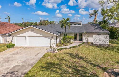 456 Stunning Canal-Front Home with Heated Pool - Foto 12