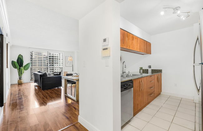 Sky High 31st Floor Condo W Parking - Foto 58