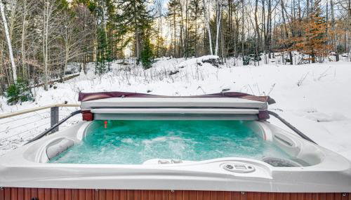 11 Mi to Sugarbush Eclectic Ski House with Hot Tub! - Foto 2