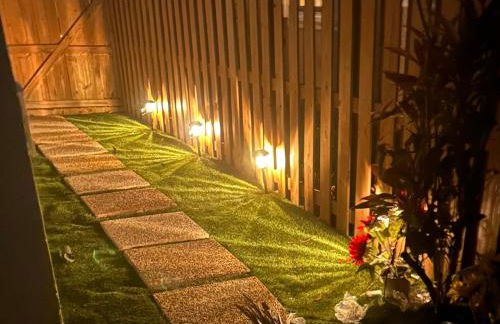 Modern Apartment, private Entrance, Private Backyard - Foto 6