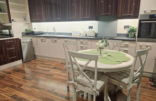 Spacious 2-bedroom Flat, Edgware London - Foto 6