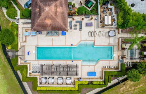 Cozy & Elegant 4BR Enchanted Townhouse - 1 Mile to Disney with Resort Pool, Gym, & Jacuzzi - Photo 75