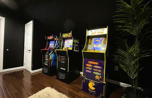 W3S - Large 7br 3bath - Sleeps 20 - 3 Living rooms - Yard and Deck - Foto 2