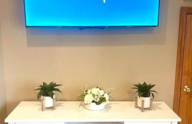 Spacious King Bed Suite at Antique Store - Foto 11