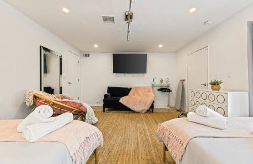 Los Angeles charming big house, king bed, parking, EV - Photo 27