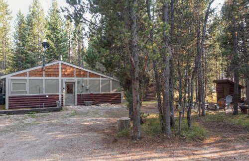 Hayloft Hollow by KABINO Fire Pit Fireplace Loft with Low Ceiling High Chair WiFi - Foto 8
