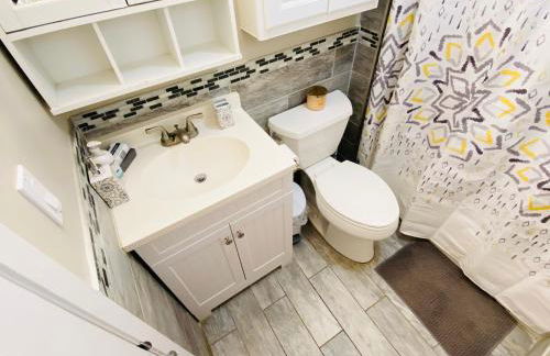 Bright, Stylish & Cozy 2Bed Unit w/Backyard & Grill Close to NYC! - Foto 28