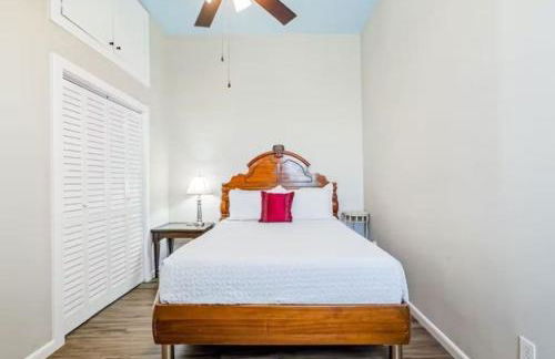 Penthouse on Claiborne - Foto 13