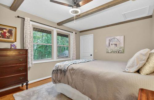 20 acres w Private Pavilion, Fireplace & Fire Pit - Foto 25