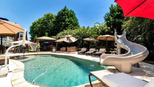 Private and Relaxing Getaway with Gym, Pool & Hot Tub - Foto 2