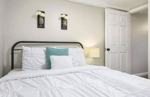 The Bumble Bee Hive 7-Bedroom House w/ Hot Tub - Foto 35