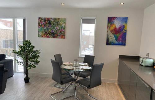 Exquisite & Contemporary 2 Bed Apartment w Parking 10 mins walk to Papworth, Addenbrookes hospitals & Bio Medical Campus - Foto 14