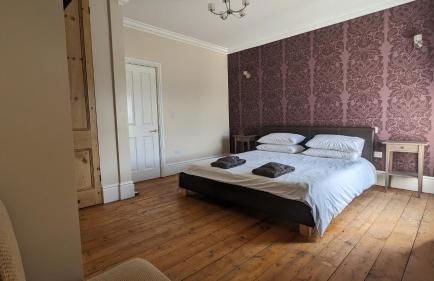 Cheltenham large house with gym, bar & hot tub - Photo 46