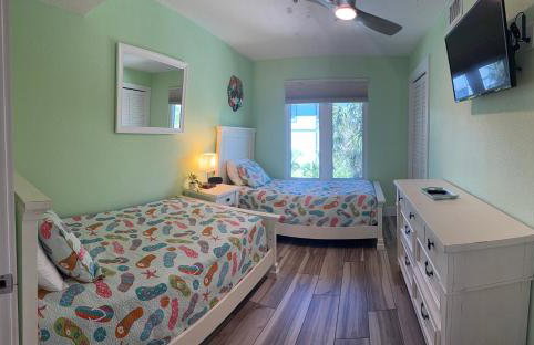 Coconut Castaway - Ocean Views, Walk to Beach, Golf Cart, Club Pool - Photo 12