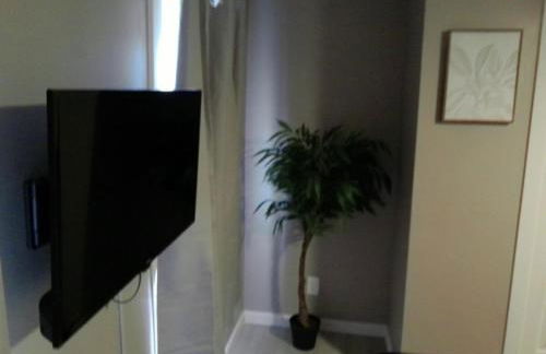 King Bed Creekfront Retreat in Jacksonville - Photo 30