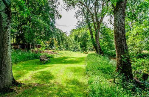 Beautiful Riverside Cottage with Large Garden, 2BR - Photo 16