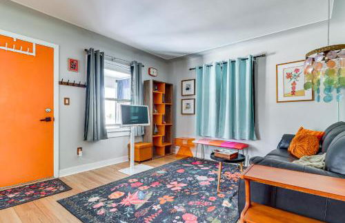 Families Welcome! Colorful Berkley Home with Yard - Foto 1