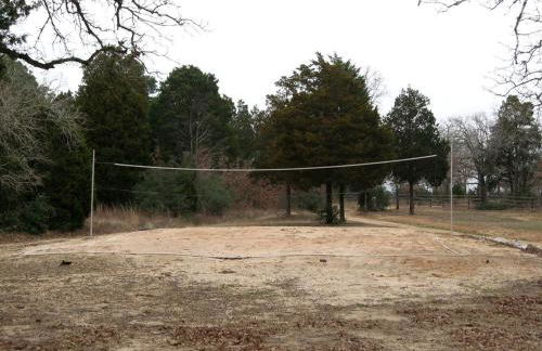 Secluded Lodge with a Private Pond and a Hot Tub near Bastrop, Texas - Foto 19