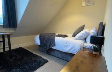 4 bed house perfect for contractors - Foto 14