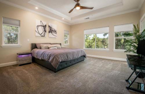 New Luxury 5BR Cabin in Pine Mountain Lake! 1 Minute to Beach! Massage Chair! Close to Yosemite! Perfect for Retreats and Escapes All Seasons! - Foto 76