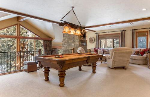 Outdoor Private Hot Tub, In Home Movie Theater, Luxurious Creekside Home - Photo 2