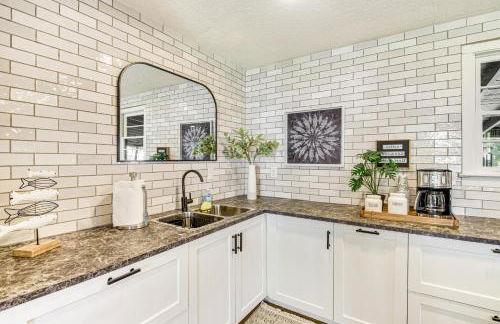 Charming Canalfront Retreat with Double Boat Slip! - Photo 10