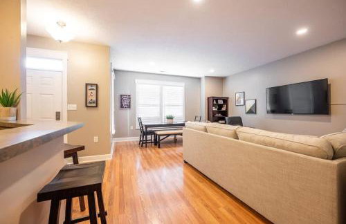 6BR Downtown Side-by-Side Townhomes 2 Garages - Foto 43